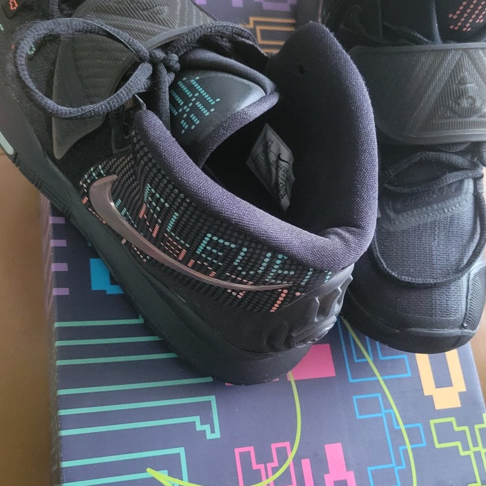 BOYS / MEN SIZE 8 KYRIE 6 BASKETBALL SHOES